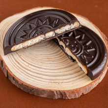 Load image into Gallery viewer, P316 Big Size Chakri | Marie Biscuit Diwali Cracker PVC Plastic Chocolate Mould