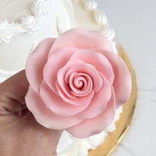 Load image into Gallery viewer, Petal Shape 3 Piece Cookie Cutter Set 3
