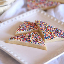 Load image into Gallery viewer, Triangle Shape 3 Piece Cookie Cutter Set 2
