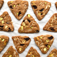 Load image into Gallery viewer, Triangle Shape 3 Piece Cookie Cutter Set 4
