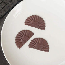 Load image into Gallery viewer, Z13 Ruffled Fan Silicone Garnish Sheet 2
