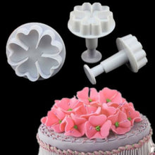 Load image into Gallery viewer, Z3 Heart Shape Flower Plunger Cutter 3
